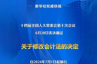 危险动作勿模仿！一C罗球迷为近距离接触C罗竟从候机厅二层跳下